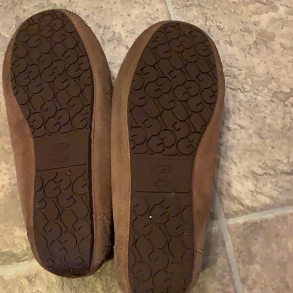 Great condition women’s ugg moccasins! - Picture 4 of 4